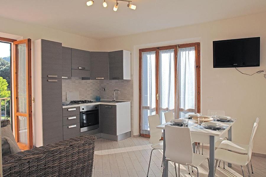 Day, Dining area