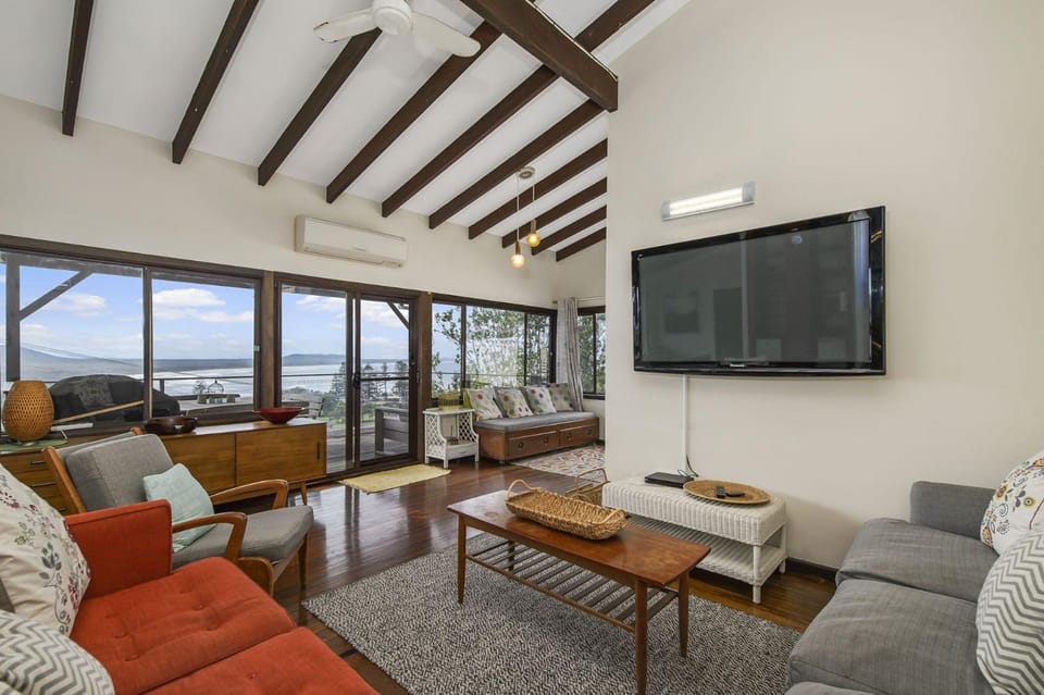 Barrels Beach House, 28 Dulconghi Street House in Crescent Head