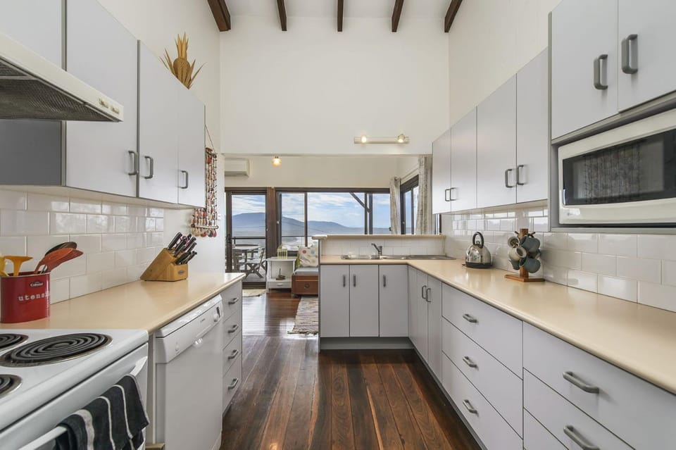 Barrels Beach House, 28 Dulconghi Street House in Crescent Head