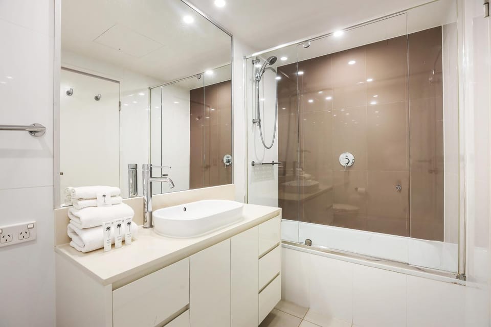Shower, Bathroom, Bath, towels