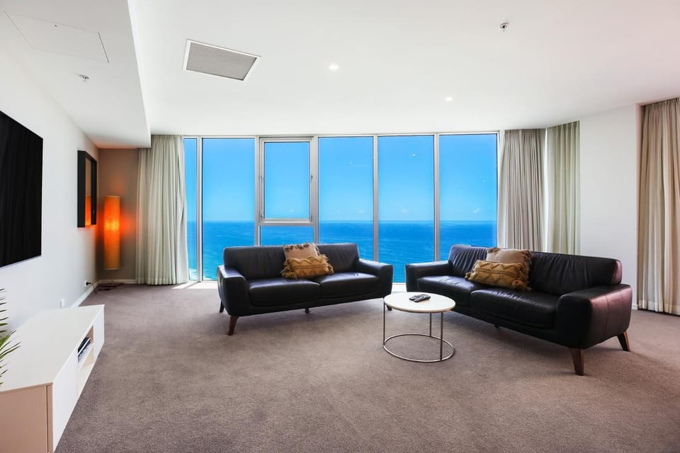 Day, TV and multimedia, Living room, Seating area