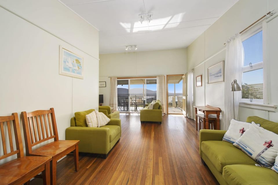 Hi View, 18 Dulconghi Street House in Crescent Head