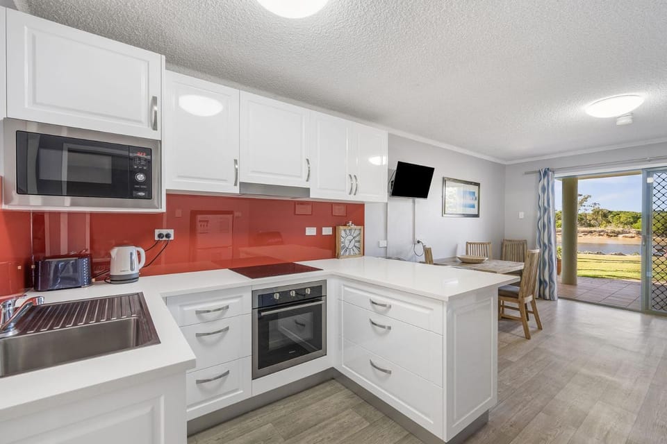 Beachfront 2, 25 Willow Street Apartment in Crescent Head