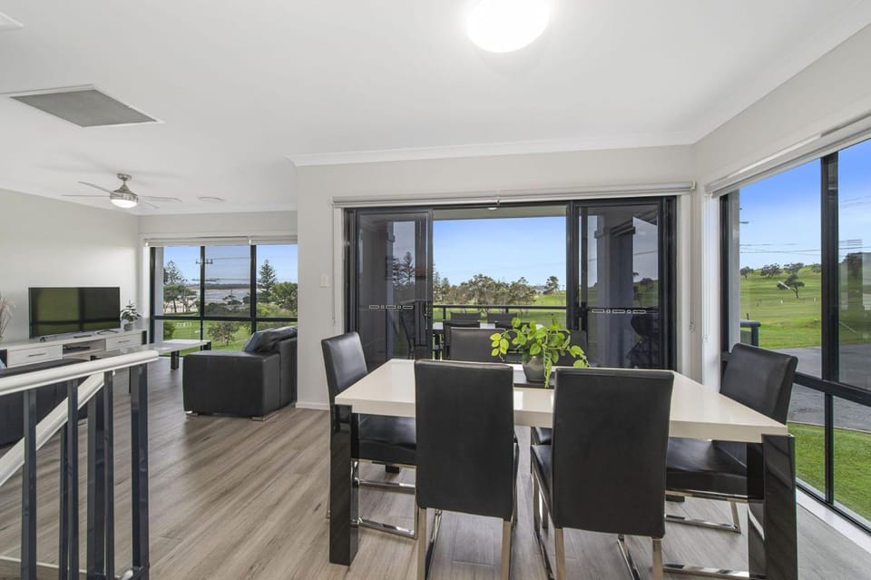 Dolphin Court 2, 1 Gowing Street House in Crescent Head