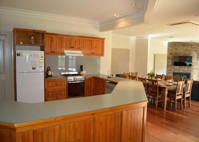 20 Mountbatten Ave, Bright House in Porepunkah