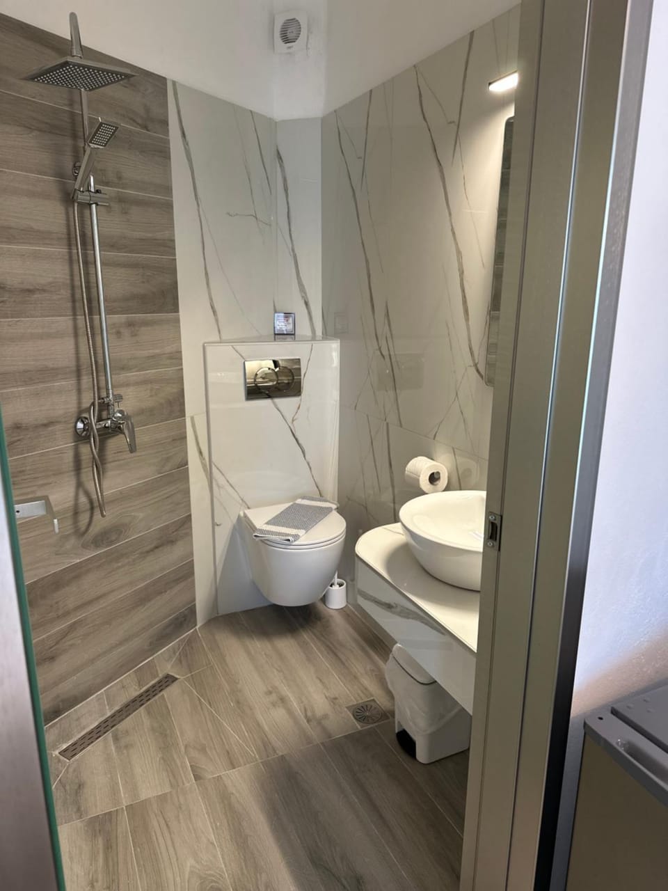 Shower, Toilet, Bathroom