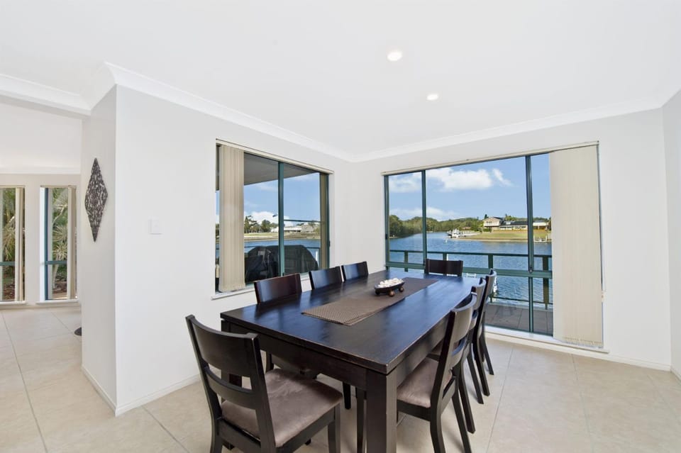Dolphins 2, 7 Commodore Crescent House in Port Macquarie