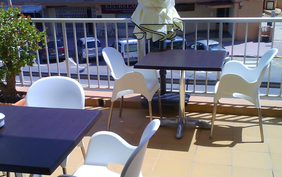 Restaurant/places to eat, Balcony/Terrace