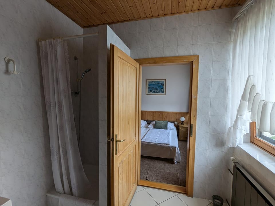 Shower, Photo of the whole room