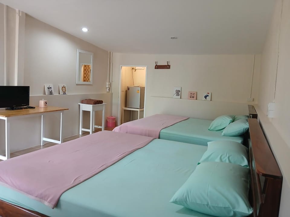 บ้านในสวนรีสอร์ทBannnaisuan Resort Inn in Prachuap Khiri Khan, Thailand