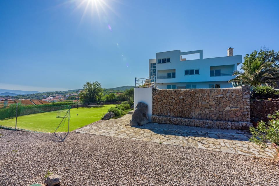 Property building, Facade/entrance, Spring, Day, Natural landscape, Garden, View (from property/room), Tennis court, City view, Garden view, Landmark view, Mountain view, Pool view, Sea view, Swimming pool