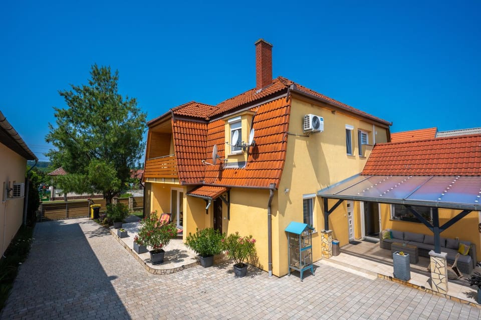 MeLuIs House in Hungary