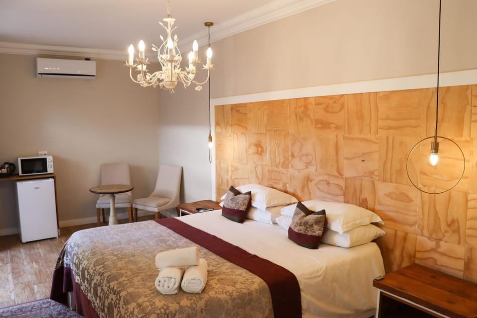 Bedroom, towels, air conditioner