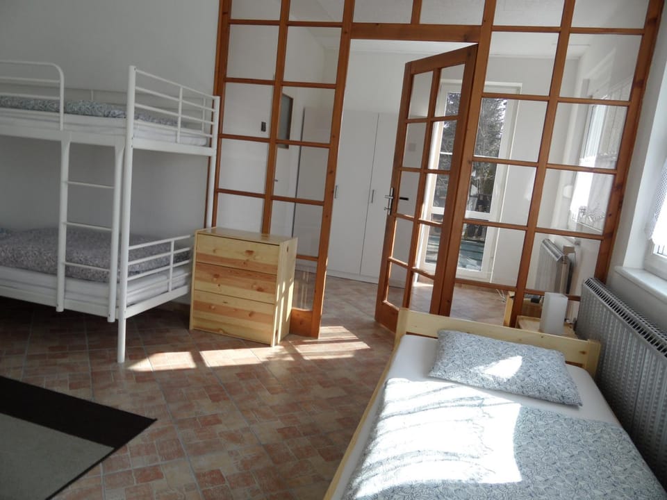 Bed, Bedroom, bunk bed