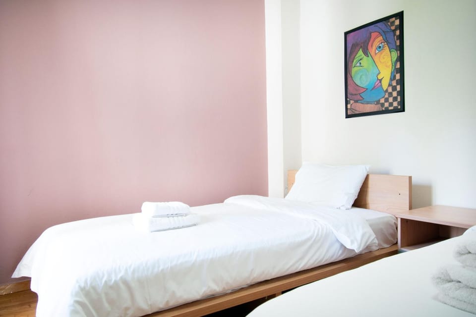 Bed, Bedroom, towels