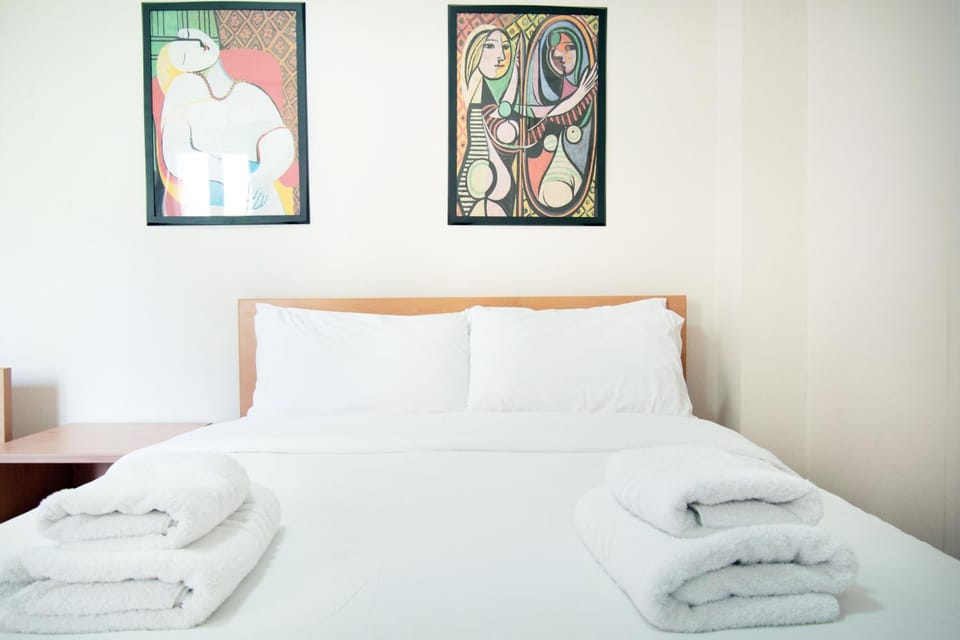 Bed, Bedroom, towels