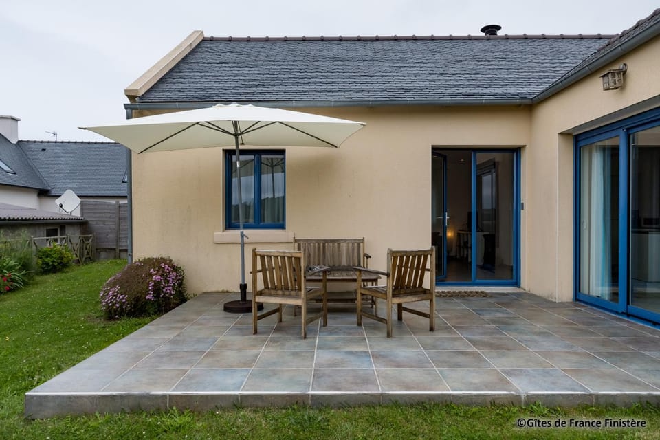 Patio, Facade/entrance, Garden, Balcony/Terrace