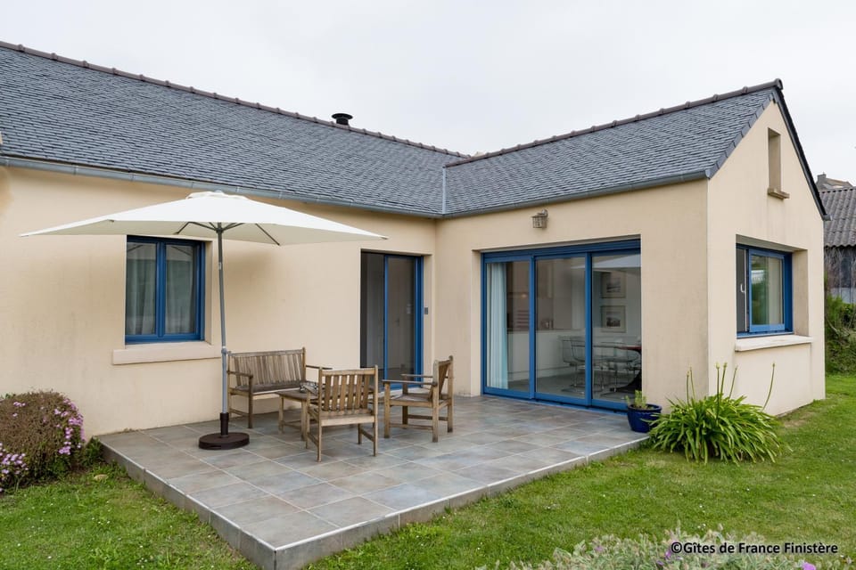 Patio, Facade/entrance, Garden, Balcony/Terrace, Garden view, Sea view