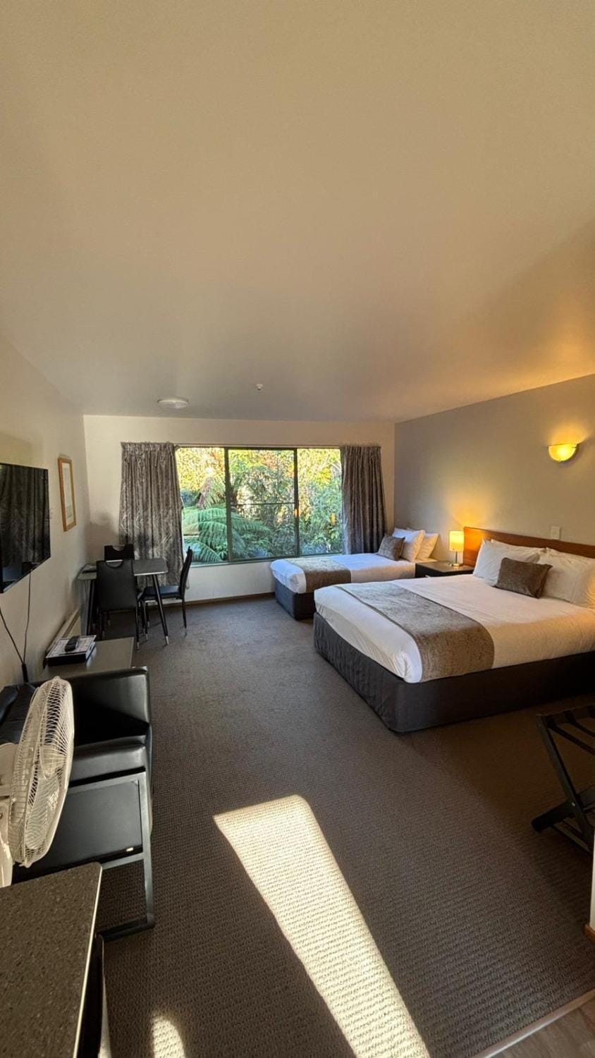 Bed, TV and multimedia, Living room, Bedroom