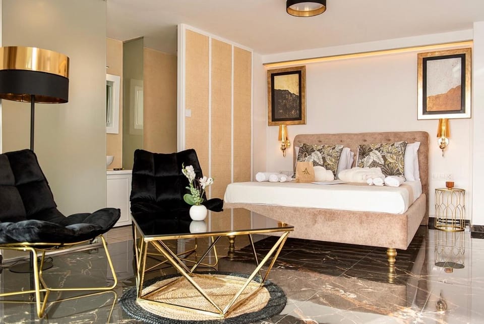Bed, Living room, Photo of the whole room