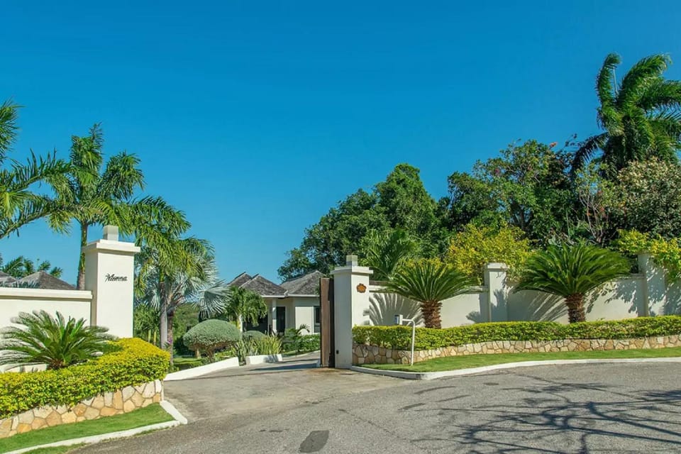 Hospitality Expert SF Private Pool Beach Chef Villa in St. James Parish