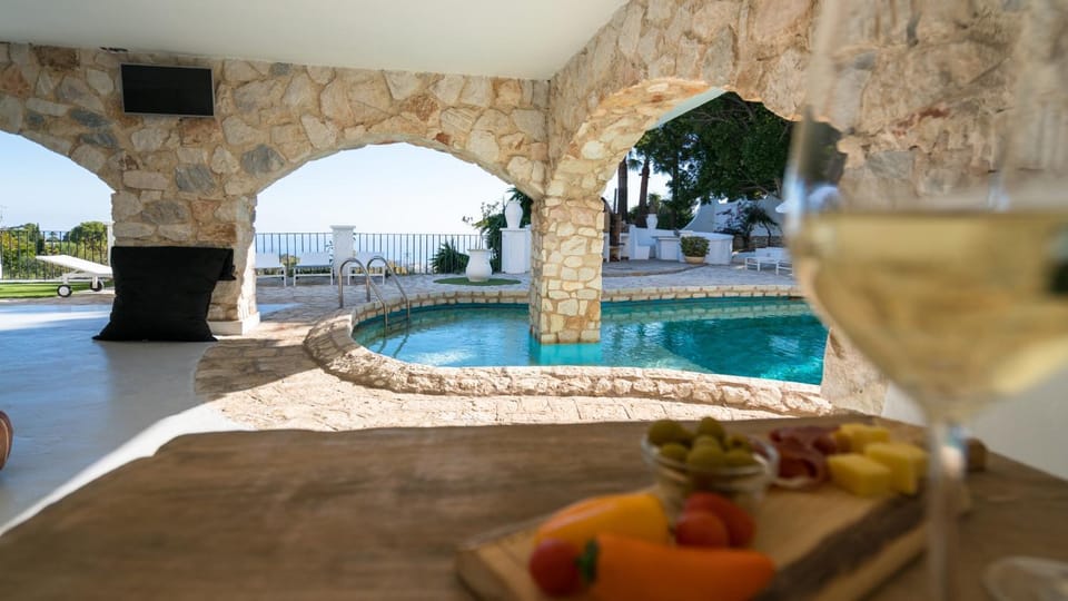 Pool view, Swimming pool, Drinks, Alcoholic drinks