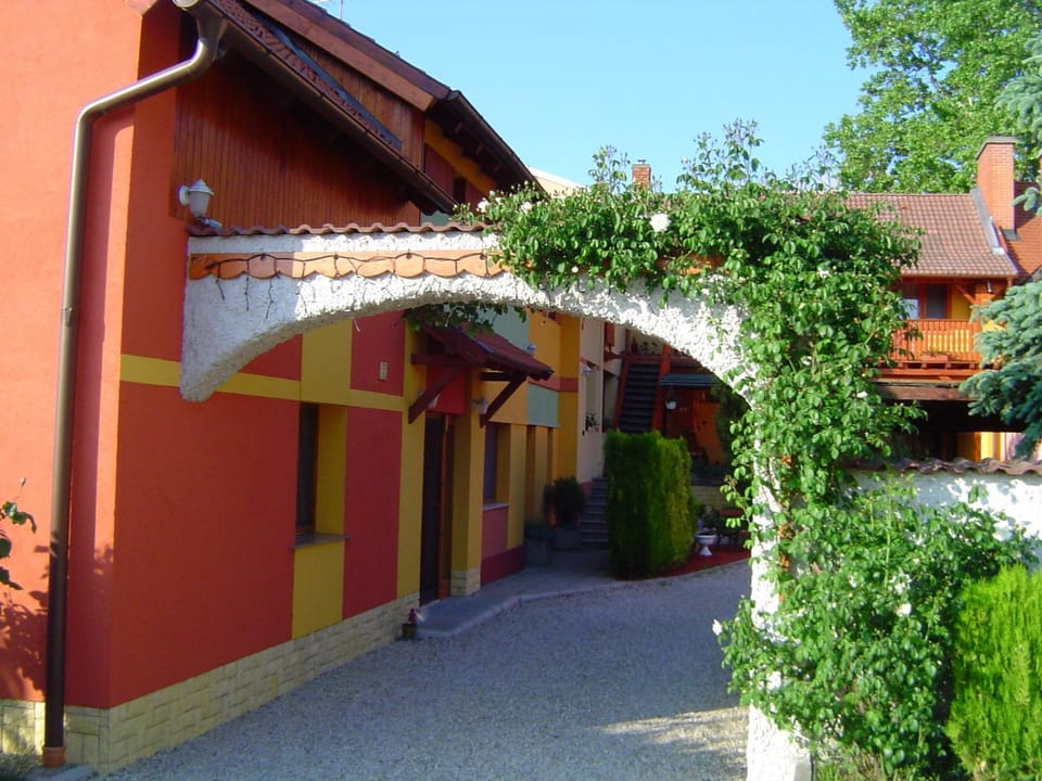 Facade/entrance