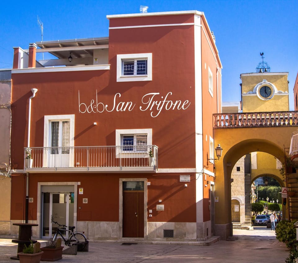 Property building, Facade/entrance, Property logo or sign