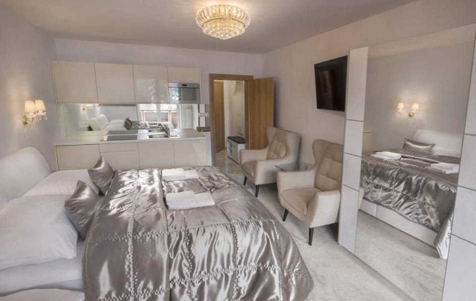 Bed, Kitchen or kitchenette, Photo of the whole room, Bedroom