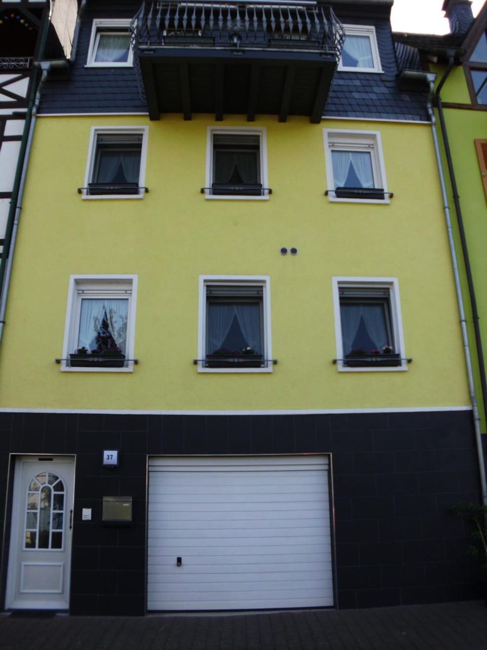 Property building, Facade/entrance