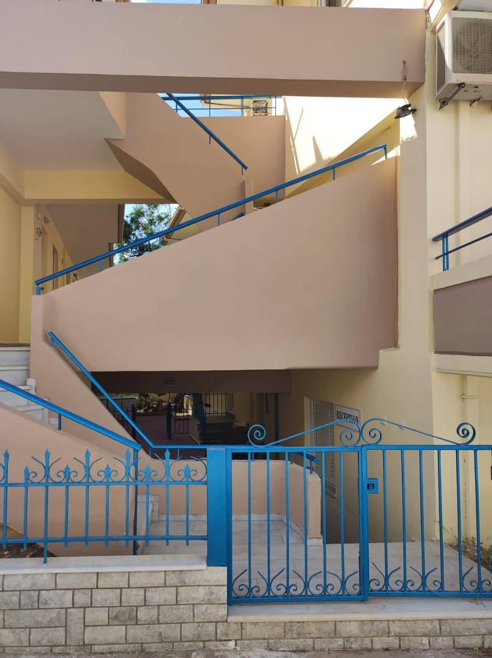Facade/entrance