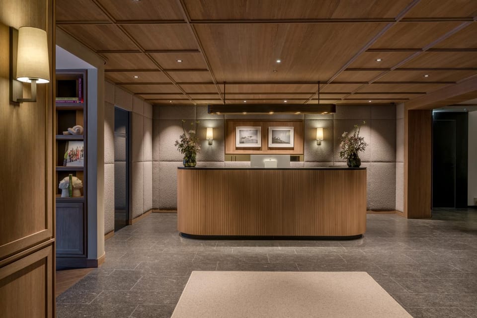 Facade/entrance, Library, Lobby or reception, concierge, elevator