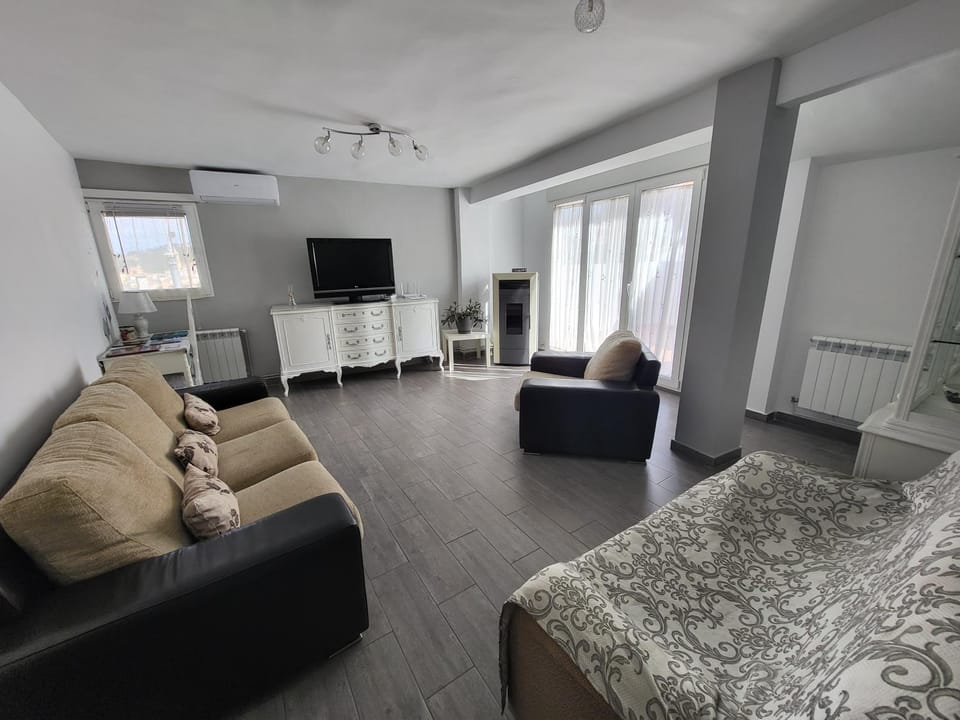 TV and multimedia, Living room, Seating area