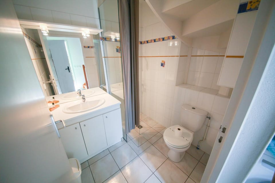 Shower, Toilet