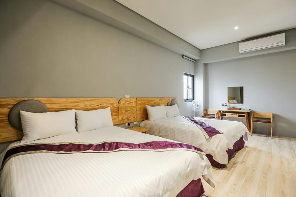 Photo of the whole room, Bedroom
