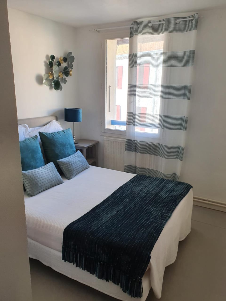 Bed, Decorative detail, Bedroom