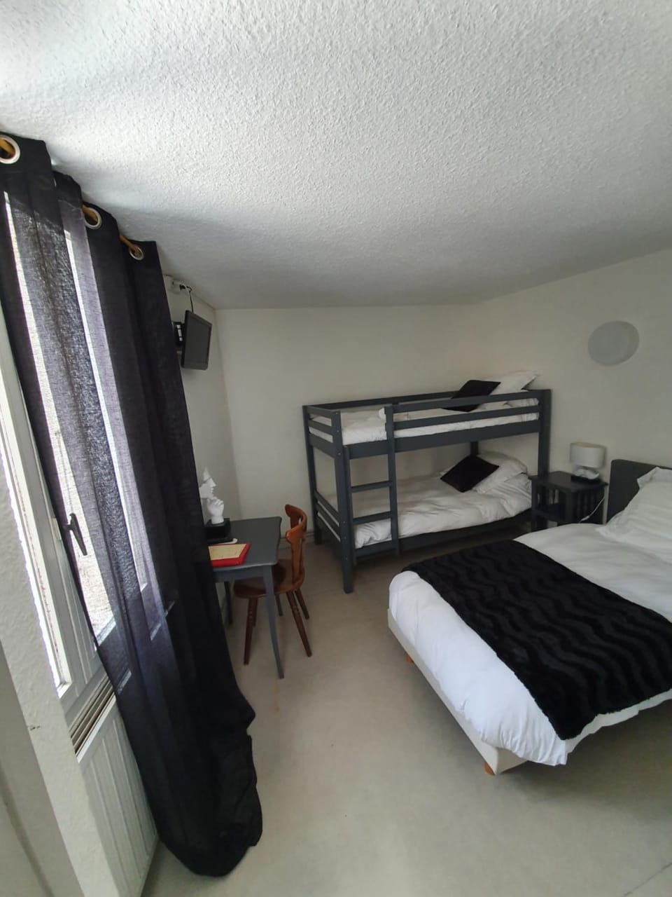 Photo of the whole room, bunk bed