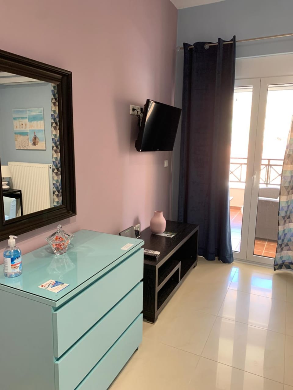 TV and multimedia, Photo of the whole room