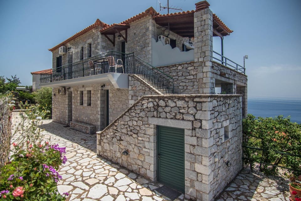 Off site, Inner courtyard view