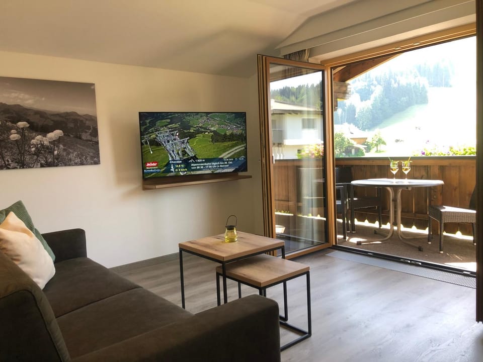 TV and multimedia, Balcony/Terrace, Living room