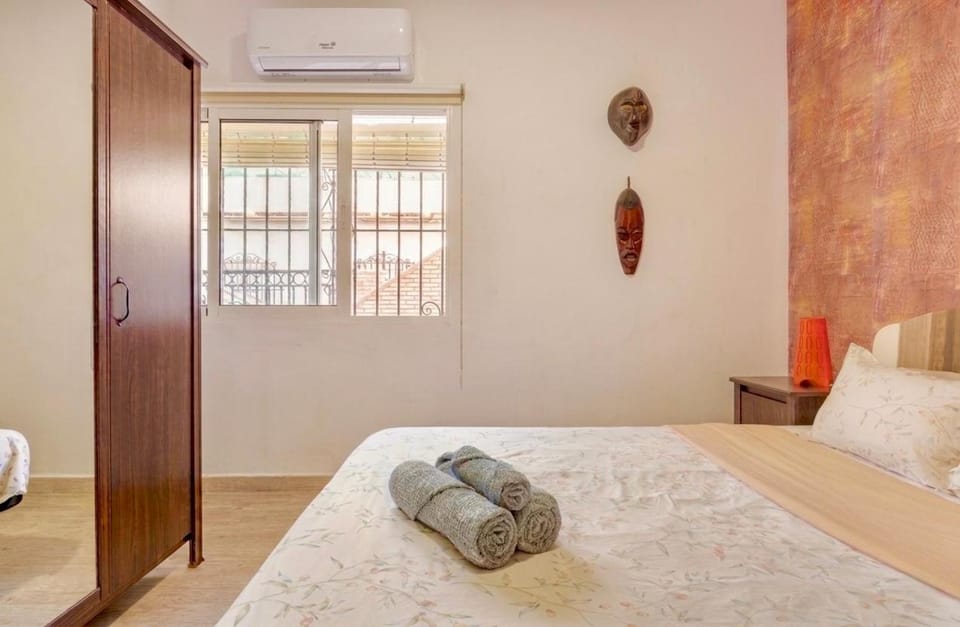 Quiet 3-bedroom house near Town Hall & Centre Chalet in Torremolinos