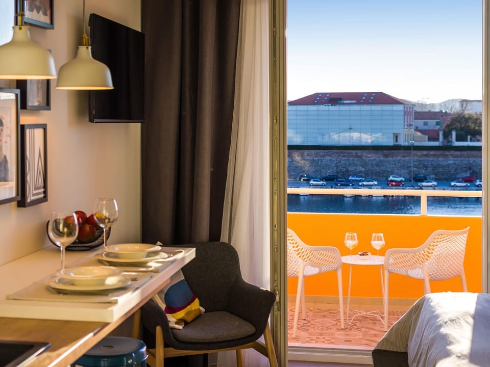 Dining area, City view, Sea view