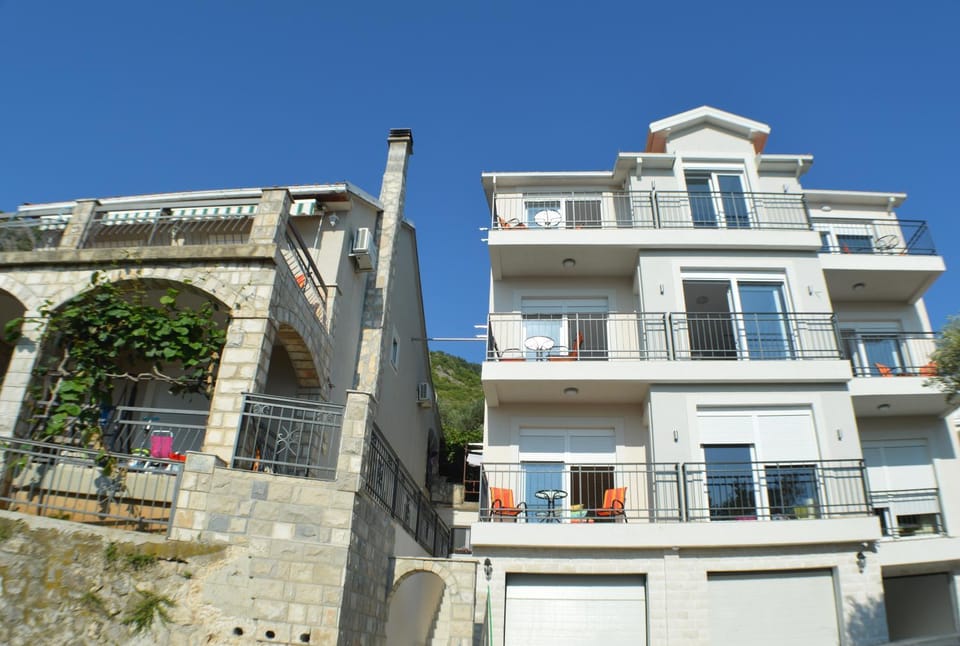Property building, Facade/entrance