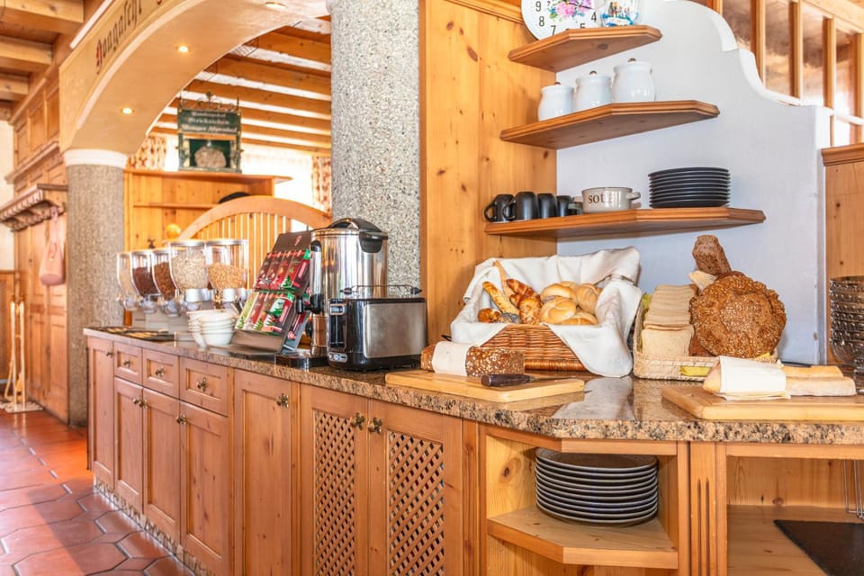 Coffee/tea facilities, Food and drinks, Food, Breakfast