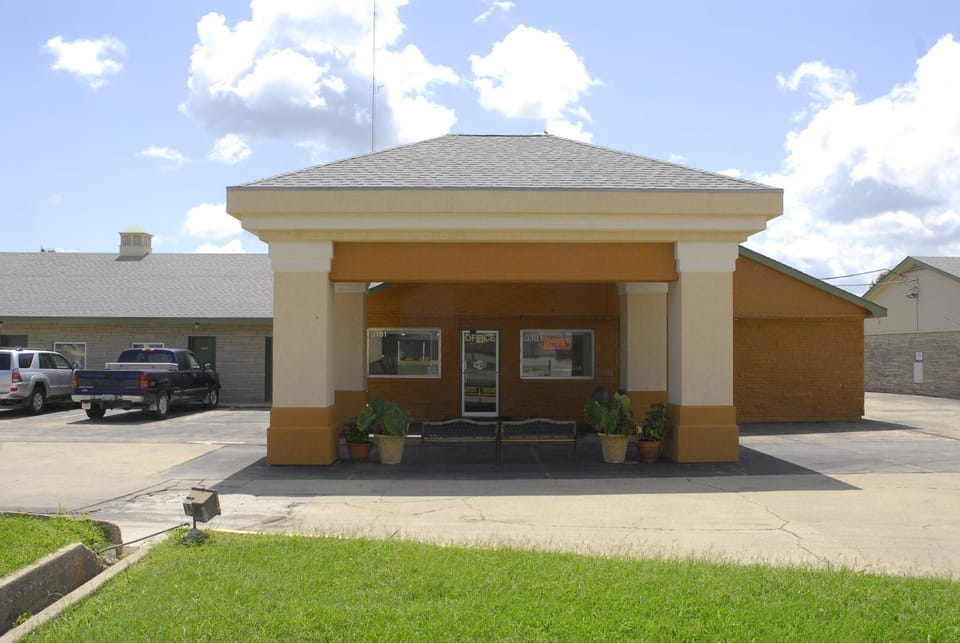 Facade/entrance, Day