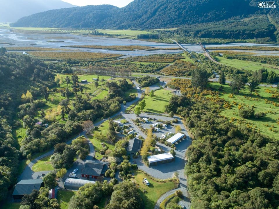 Bird's eye view, Mountain view, River view