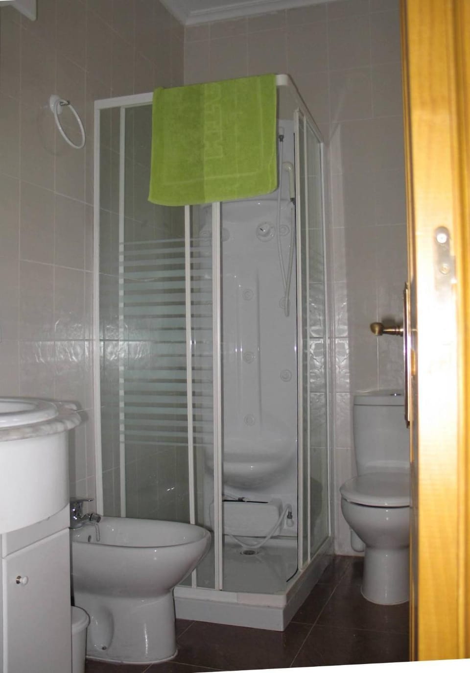 Shower, Toilet, Bathroom, towels