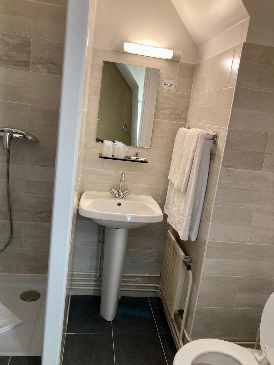 Shower, Toilet