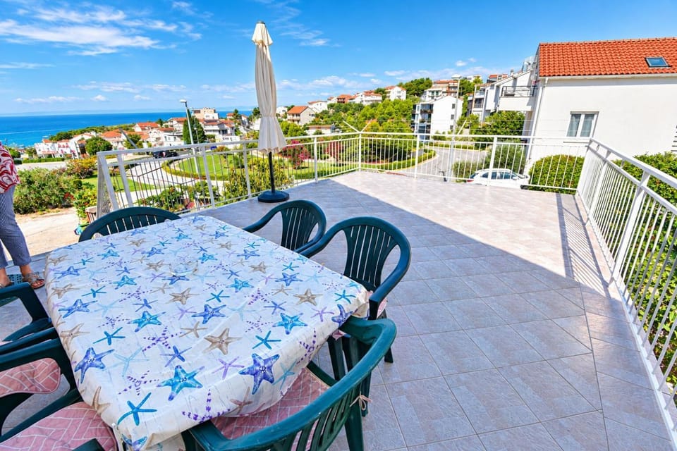 Property building, BBQ facilities, View (from property/room), Balcony/Terrace, Seating area
