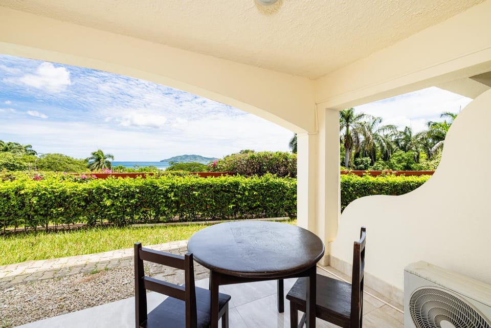 Maravida Social Hotel by Crazy Monkey Hotel in Tamarindo